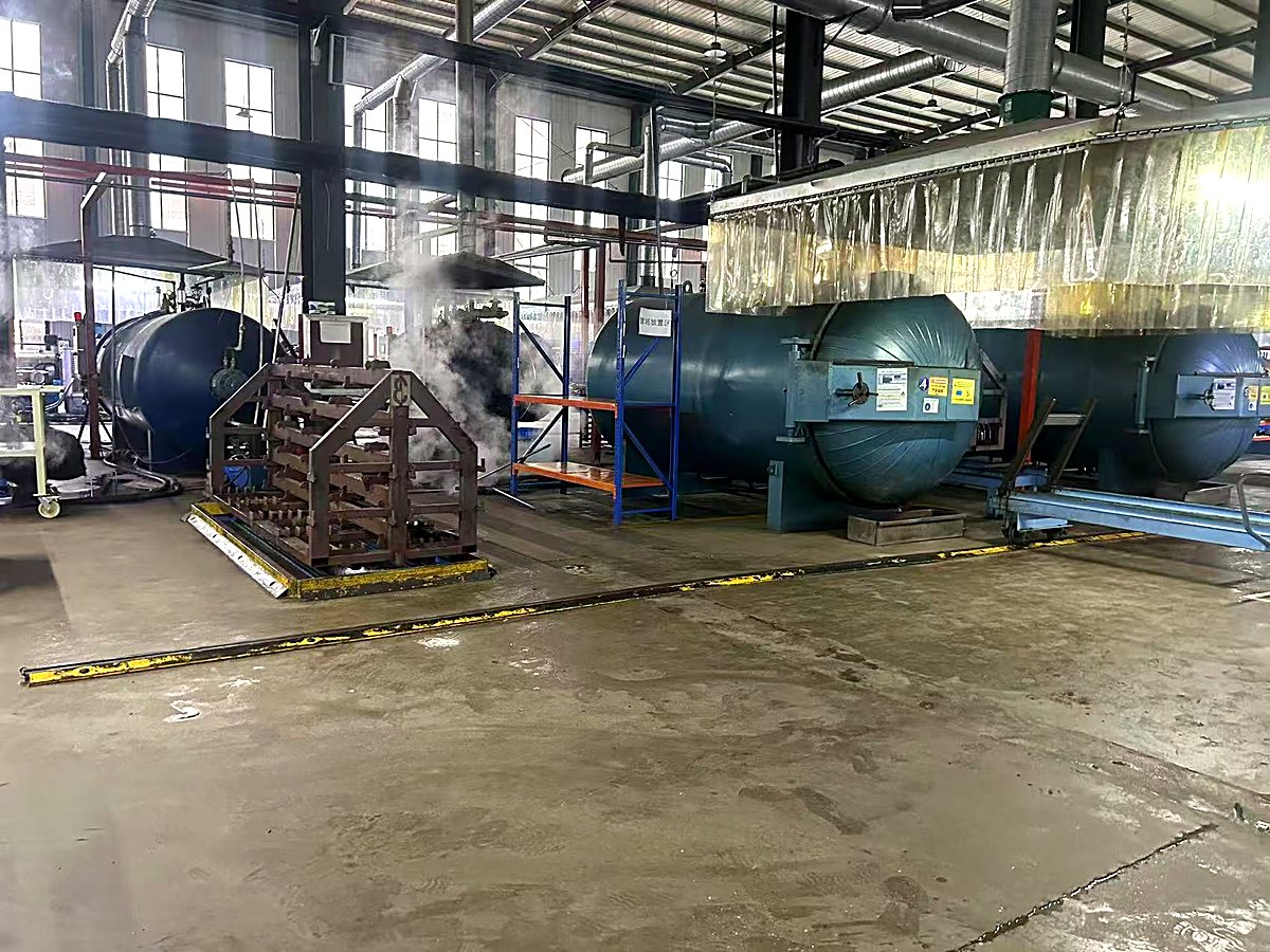 Vulcanizing autoclaves for moulded rubber parts